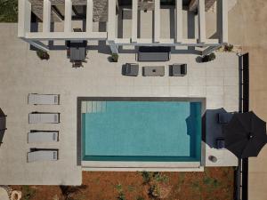 A piscina localizada em Mouzaki's Stone Villas ou nos arredores
