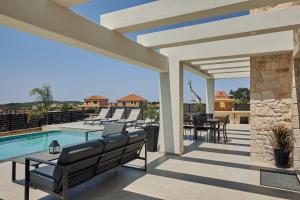 A piscina localizada em Mouzaki's Stone Villas ou nos arredores