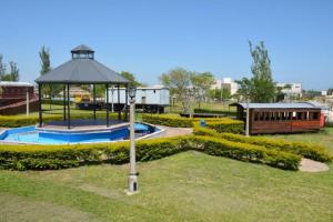 a park with a gazebo and a gazebo at DUPLEX SIRIRIES in Oro Verde