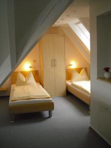 En eller flere senge i et værelse på Jan und Jana Ferienhaus