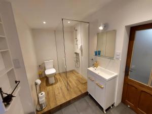 Kúpeľňa v ubytovaní Apartament Roland + 18 fotografií