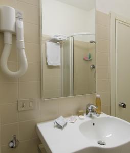 Phòng tắm tại Hotel Nives