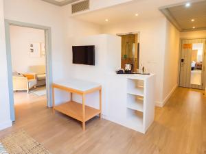 TV a/nebo společenská místnost v ubytování Isla Canela Golf Hotel Boutique