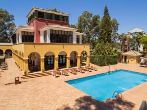 Bazén v ubytování Isla Canela Golf Hotel Boutique nebo v jeho okolí