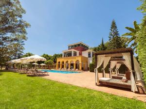 Bazén v ubytování Isla Canela Golf Hotel Boutique nebo v jeho okolí