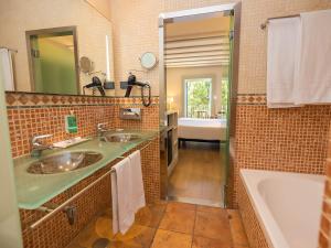 Koupelna v ubytování Isla Canela Golf Hotel Boutique