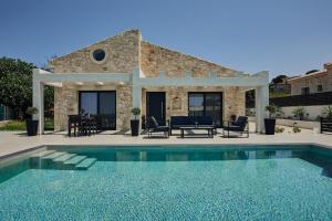 A piscina localizada em Mouzaki's Stone Villas ou nos arredores