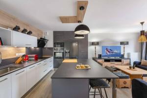 Η κουζίνα ή μικρή κουζίνα στο Perle de Savoie - APT A204 - BO IMMOBILIER - Châtel -Reduced prices on ski passes Châtel & Portes du Soleil