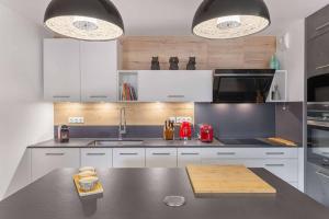 Η κουζίνα ή μικρή κουζίνα στο Perle de Savoie - APT A204 - BO IMMOBILIER - Châtel -Reduced prices on ski passes Châtel & Portes du Soleil +2 φωτογραφίες