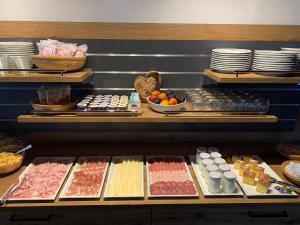 Jedlo v ubytovaní bed & breakfast alebo blízkom okolí