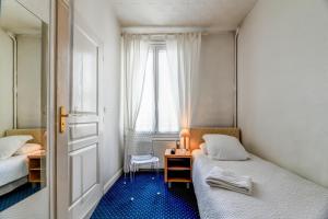 Postel nebo postele na pokoji v ubytování Hôtel VAL FLORES LOGIS