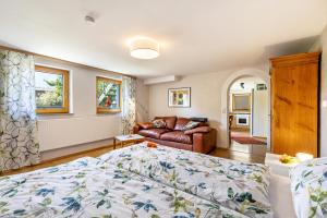 a bedroom with a bed and a couch at Charmante Ferienwohnung in Tübingen