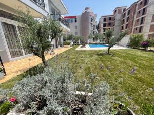 a garden on the side of a building at Belami luxury apartments in Ulcinj