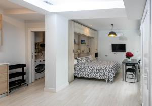 a bedroom with a bed and a washing machine at ARABA9 in Zarautz