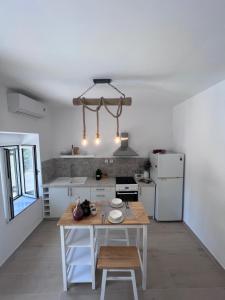 Dapur atau dapur kecil di Niko's-Nana's For Two