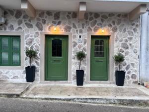 Muka bangunan atau pintu masuk Niko's-Nana's For Two