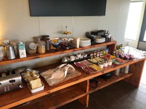 Makanan di atau berdekatan rumah tamu ini