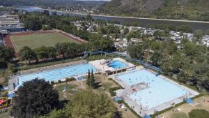 an overhead view of a large swimming pool at a resort at Ferienwohnungen Traubeneiche in Remagen
