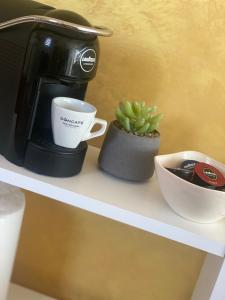 Apartman Una的咖啡和沏茶工具