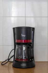 Příslušenství pro přípravu čaje a kávy v ubytování Cozy Apartment 2