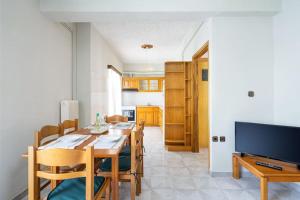Kuchyň nebo kuchyňský kout v ubytování Cozy Apartment 2