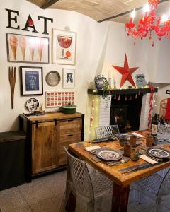 a dining room with a table and a fireplace at Terracielo Ramona B&B Homestay Penne in Penne