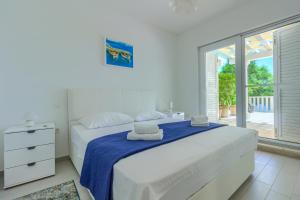 Ένα ή περισσότερα κρεβάτια σε δωμάτιο στο Luxury beach