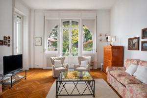 a living room with a couch and a table at villa rosa in Baveno