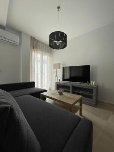 a living room with a couch and a tv at Casa Rosa Nova in Marbella