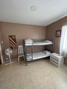 Postel nebo postele na pokoji v ubytování Emile Youth Hostel