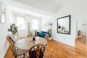 a dining room with a table and chairs at Unique 2 Bedroom Flat on Stoke Newington High Street in London