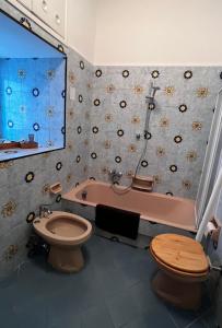 a bathroom with a toilet and a bath tub at Casa Dora in Anacapri