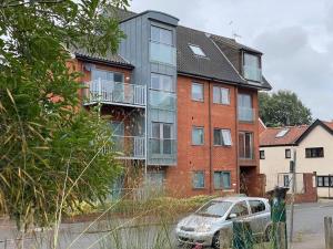 a building with a car parked in front of it at Apt 2 Cathedral & River view in Norwich