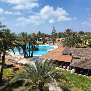 The swimming pool at or close to Golf Beach & Thalasso- Families and Couples