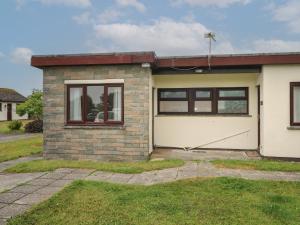 a detached house with a garage at 1 Trevelyan in Helston