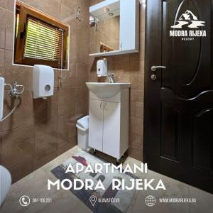Bilik mandi di Modra Rijeka Resort