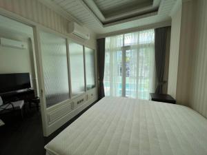 Postel nebo postele na pokoji v ubytování Grand Florida Holiday Home + 20 fotografií