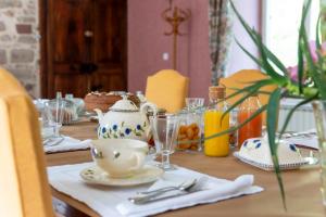 a table with a tea set with a tea pot at La Demeure du Comte in Marcillac-Vallon