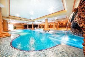 Bazén v ubytovaní Bull Vital Suites & Spa Boutique Hotel - Only Adults alebo v jeho blízkosti