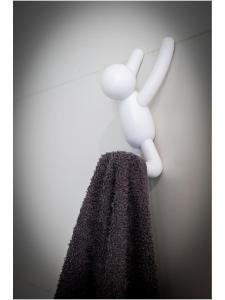 un conejo blanco en la parte superior de una cortina en Casa Tiare, en La Oliva