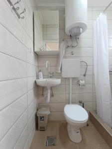 A bathroom at Apartment SUNSET III