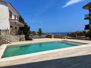 Bazén v ubytovaní ZEN Apartment sea views alebo v jeho blízkosti