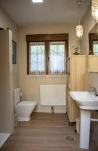 a bathroom with a sink and a tub and a toilet at Casa La Bolera in Carreña de Cabrales 