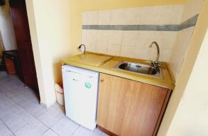 A kitchen or kitchenette at Cactus rooms Még 30 kép