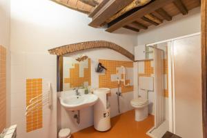 Ένα μπάνιο στο Agriturismo Podere Binacco