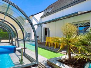 a view of a house with a swimming pool and a patio at Villa bord de mer avec piscine et jacuzzi in Pénestin