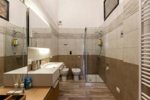 A bathroom at CasaLonghi