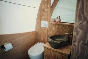 a small bathroom with a toilet and a sink at WOW magisches Luxus Glamping mit Pool im Paradies in Bad Salzdetfurth +14 photos