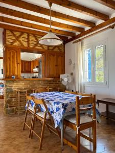 a dining room with a table and chairs in a kitchen at Molly’s Home in Víssa