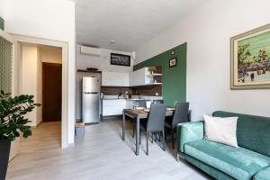 A kitchen or kitchenette at CasaLonghi